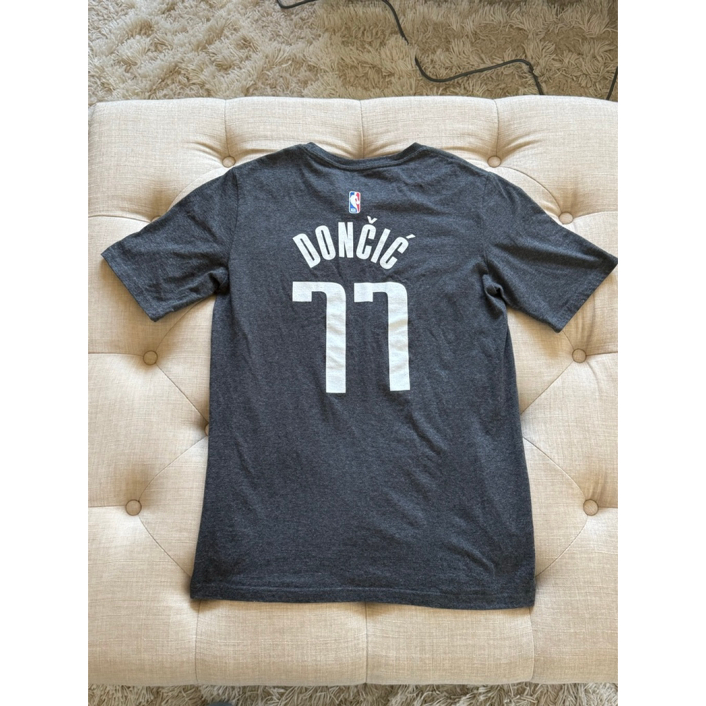 Boys NBA Gray Doncic 77 Mavericks Jersey L